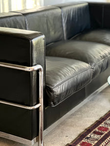 Classic Le Corbusier LC2 / LC3 “Le Cube” 3-Seater Couch - Reproduction