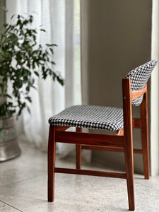 Exquisite Kallenbach Extendable Table & Eight Dining Chairs