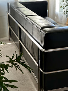 Classic Le Corbusier LC2 / LC3 “Le Cube” 3-Seater Couch - Reproduction