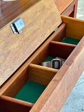 Load image into Gallery viewer, Dresser &amp; Stool (Swivel &amp; Tilt Mirrors)
