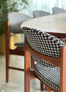 Exquisite Kallenbach Extendable Table & Eight Dining Chairs