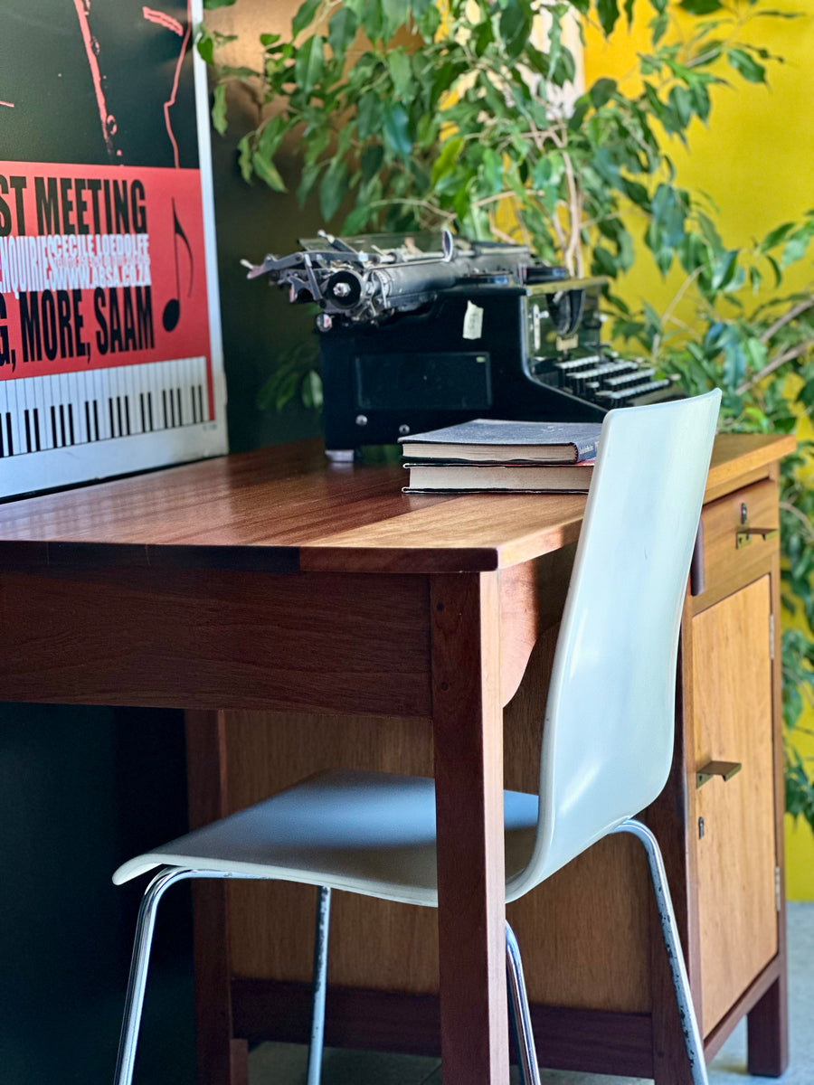 Compact Vintage Desk – RE-TREND