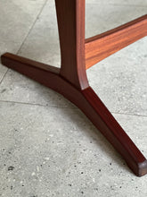 Load image into Gallery viewer, Extendable Dining Table by Novocraft Furniture
