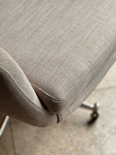 Load image into Gallery viewer, Retro Swivel Chair
