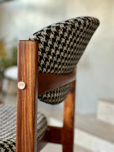 Load image into Gallery viewer, Exquisite Kallenbach Extendable Table &amp; Eight Dining Chairs
