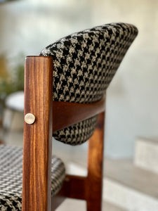 Exquisite Kallenbach Extendable Table & Eight Dining Chairs