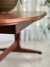Load image into Gallery viewer, Larger Extendable Dining Table
