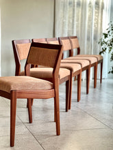 Load image into Gallery viewer, DS Vorster Round Extendable Table &amp; Six Matching Chairs

