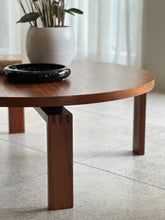 Load image into Gallery viewer, Round Mid-Century Modern Coffee Table
