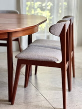 Load image into Gallery viewer, Round Mid-Century Extendable Dining Table
