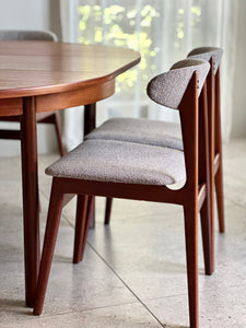 Round Mid-Century Extendable Dining Table
