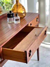 Load image into Gallery viewer, Dresser &amp; Stool (Swivel &amp; Tilt Mirrors)
