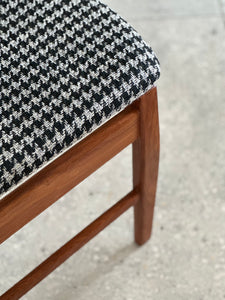 Exquisite Kallenbach Extendable Table & Eight Dining Chairs
