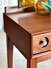 Load image into Gallery viewer, Dresser &amp; Stool (Swivel &amp; Tilt Mirrors)
