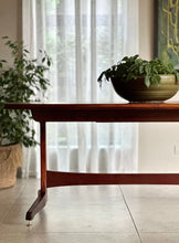 Load image into Gallery viewer, Larger Extendable Dining Table
