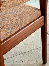 Load image into Gallery viewer, DS Vorster Round Extendable Table &amp; Six Matching Chairs
