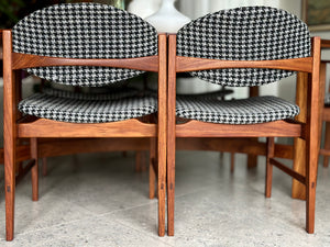 Exquisite Kallenbach Extendable Table & Eight Dining Chairs