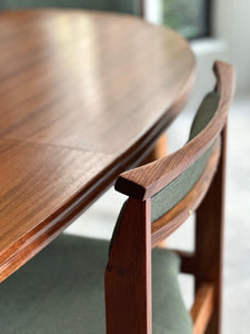 Oval Extendable Dining Table