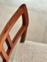Load image into Gallery viewer, Danish Dining set | Oval Extendable Table &amp; 6 Chairs
