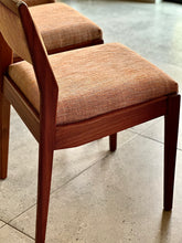 Load image into Gallery viewer, DS Vorster Round Extendable Table &amp; Six Matching Chairs
