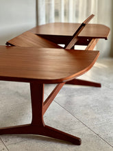 Load image into Gallery viewer, Extendable Dining Table by Novocraft Furniture
