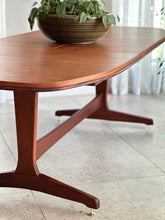 Load image into Gallery viewer, Larger Extendable Dining Table
