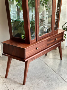 Retro Drinks/Display Cabinet With Drawers