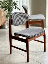 Load image into Gallery viewer, Exquisite Kallenbach Extendable Table &amp; Eight Dining Chairs
