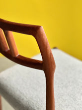 Load image into Gallery viewer, Danish Dining set | Oval Extendable Table &amp; 6 Chairs
