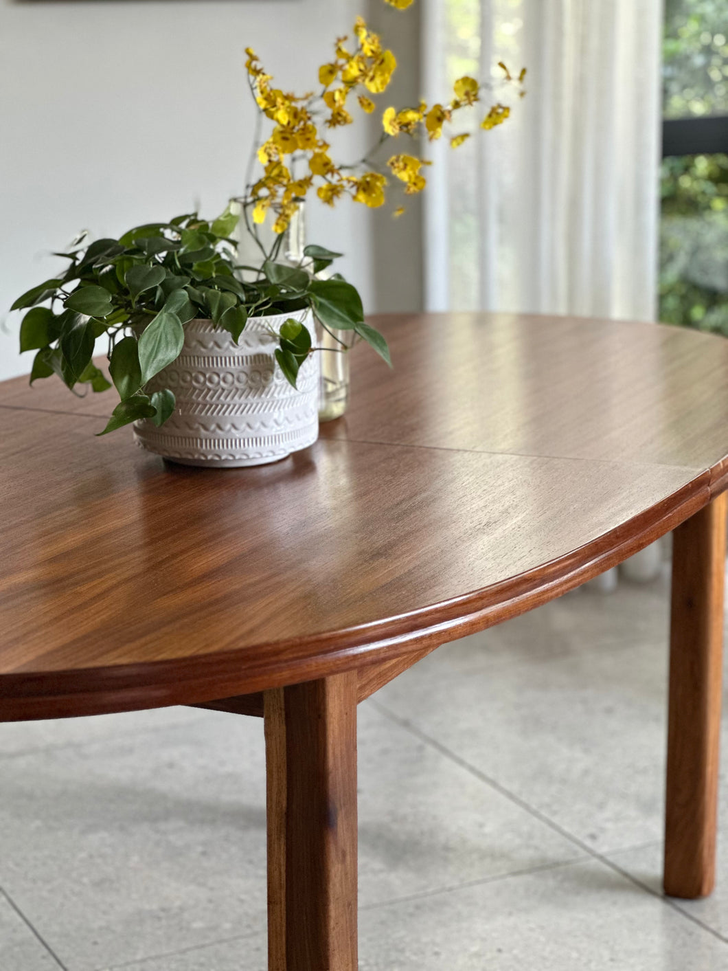 Oval Extendable Dining Table