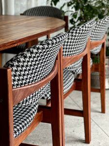 Exquisite Kallenbach Extendable Table & Eight Dining Chairs