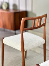 Load image into Gallery viewer, Danish Dining set | Oval Extendable Table &amp; 6 Chairs
