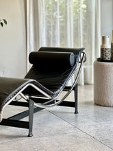Load image into Gallery viewer, LC4 Chaise Longue |
After the 1928 original by Le Corbusier, Pierre Jeanneret &amp; Charlotte Perriand
