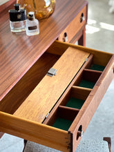 Load image into Gallery viewer, Dresser &amp; Stool (Swivel &amp; Tilt Mirrors)
