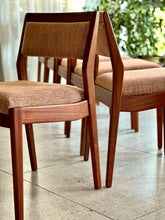 Load image into Gallery viewer, DS Vorster Round Extendable Table &amp; Six Matching Chairs
