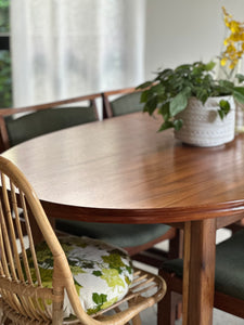 Oval Extendable Dining Table