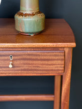Load image into Gallery viewer, DS Vorster Console Server | Table
