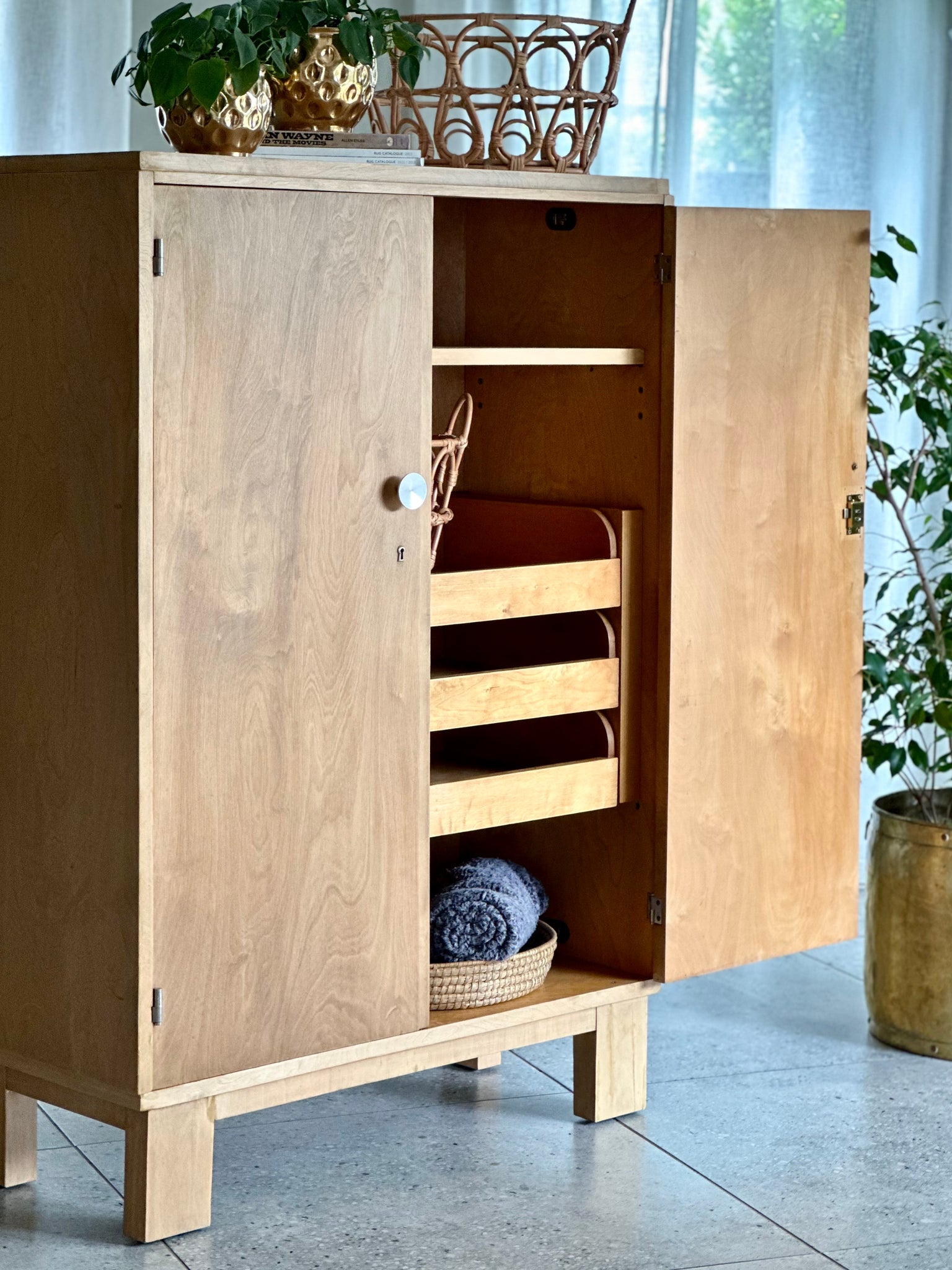 Vintage Wardrobe in Maple – RE-TREND