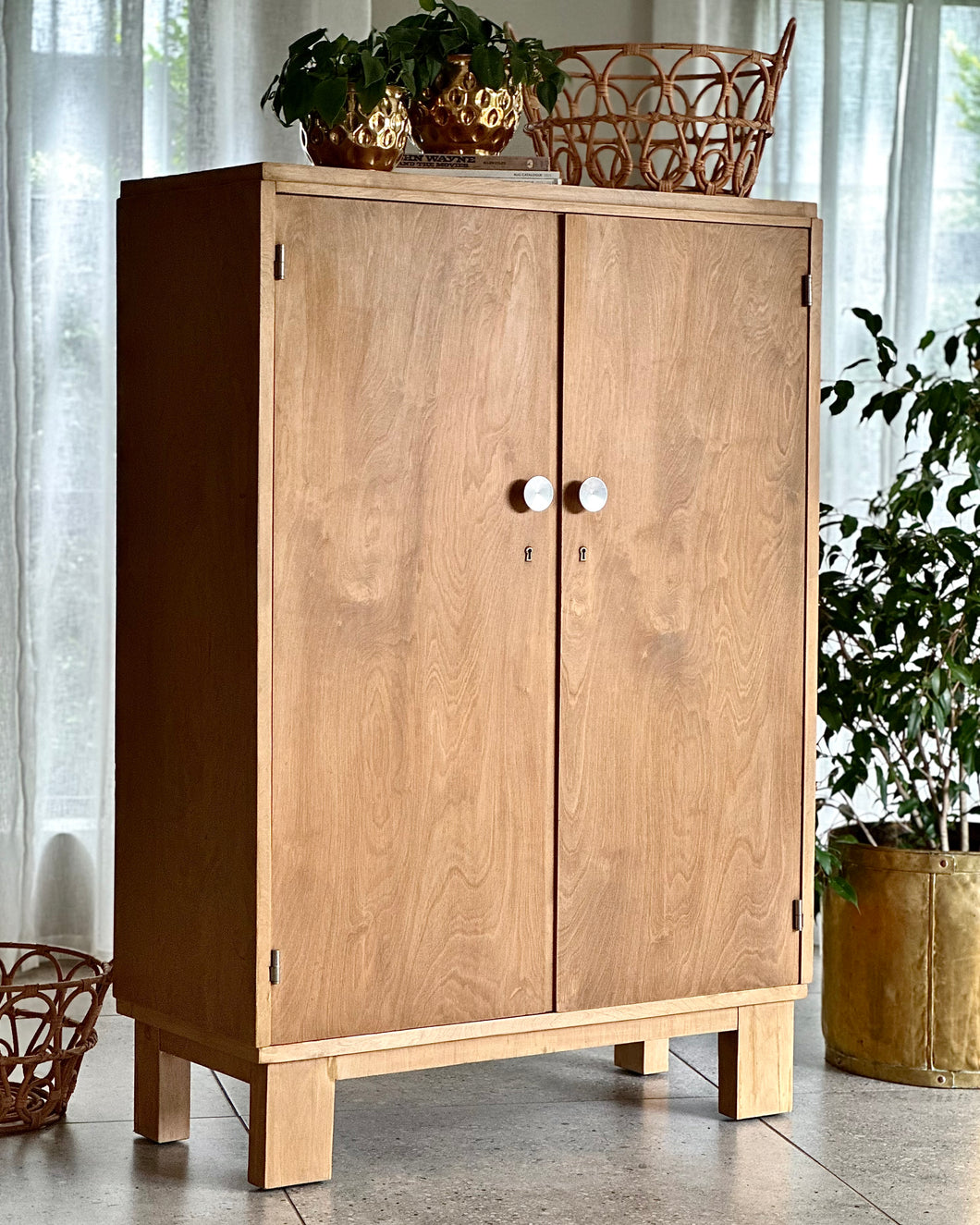 Vintage Wardrobe in Maple – RE-TREND