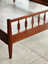 Load image into Gallery viewer, Queen Bed in Solid Sapele Mahogany
