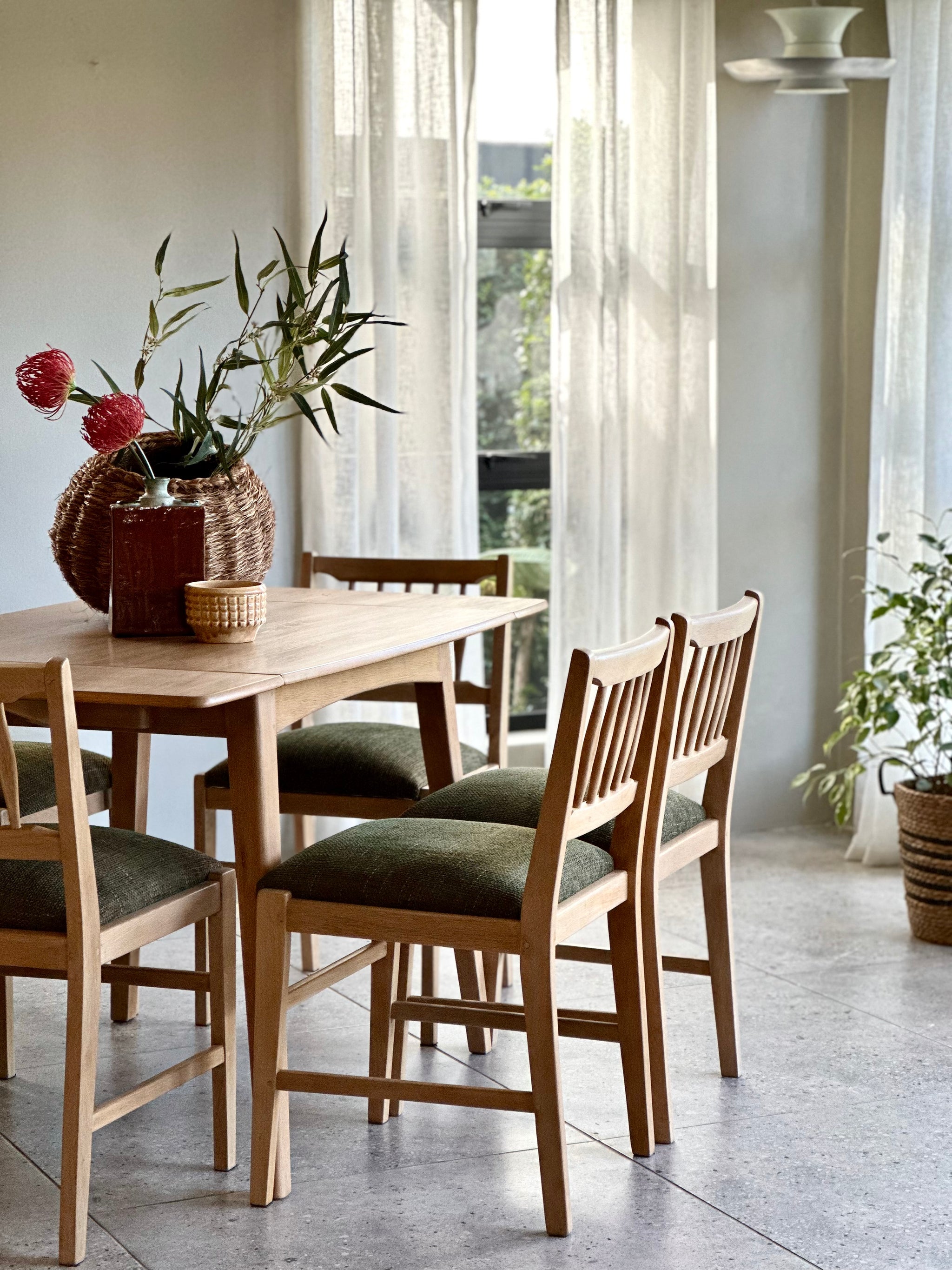 Dining Room Tables – Tagged 