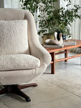 Load image into Gallery viewer, Comfortable Swivel Lounge Chair
