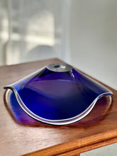 Load image into Gallery viewer, Flygsfors Coquille Art Glass Bowl by Paul Kedelv
