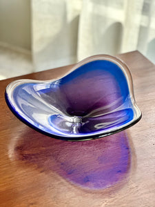 Flygsfors Coquille Art Glass Bowl by Paul Kedelv