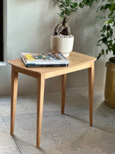 Load image into Gallery viewer, Vintage Lamp / Side Table
