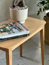 Load image into Gallery viewer, Vintage Lamp / Side Table
