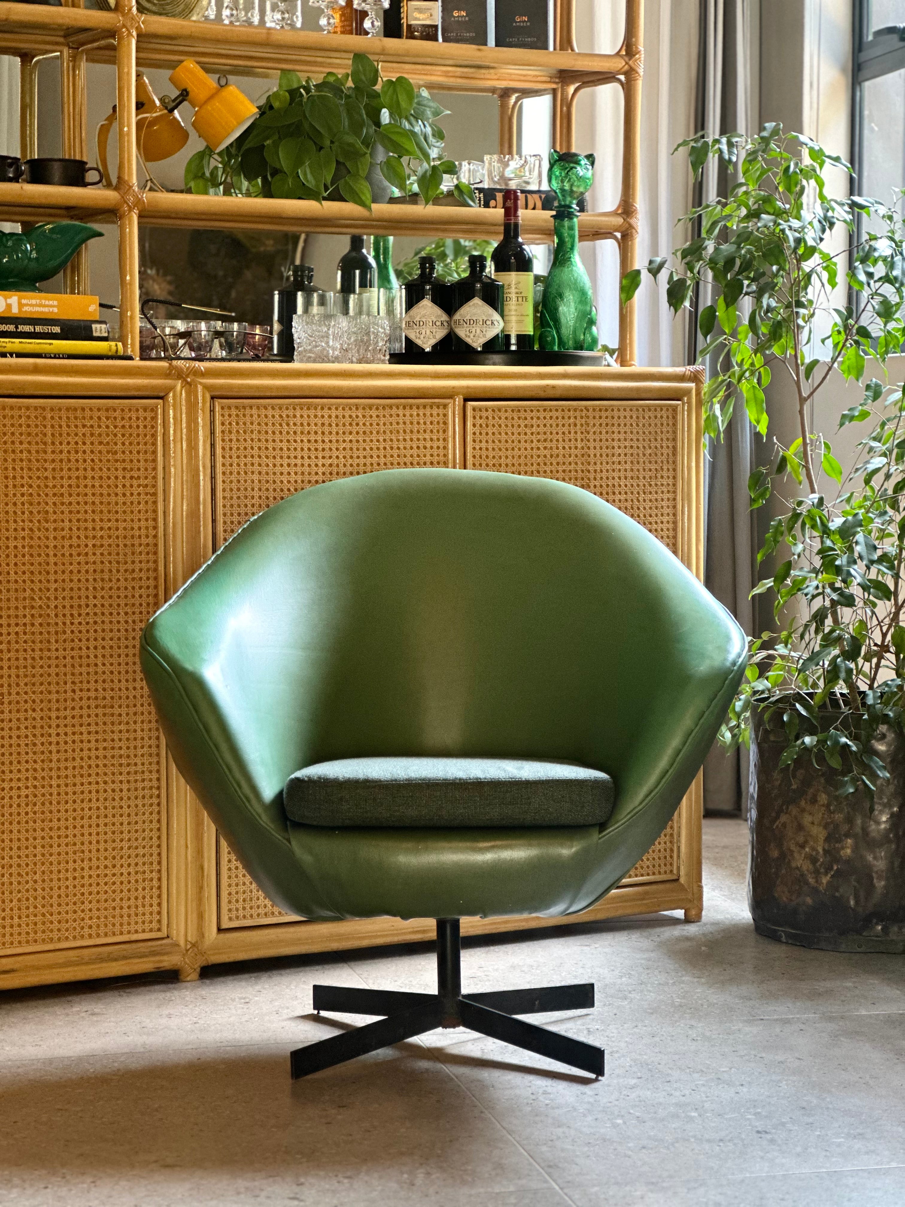 Retro Zodiac Swivel Chair – RE-TREND