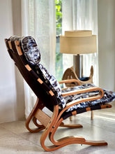 Load image into Gallery viewer, Scandinavian Style Lounge Chair &amp; Ottoman
