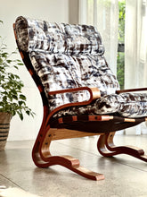 Load image into Gallery viewer, Scandinavian Style Lounge Chair &amp; Ottoman
