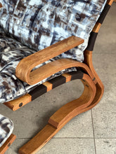 Load image into Gallery viewer, Scandinavian Style Lounge Chair &amp; Ottoman
